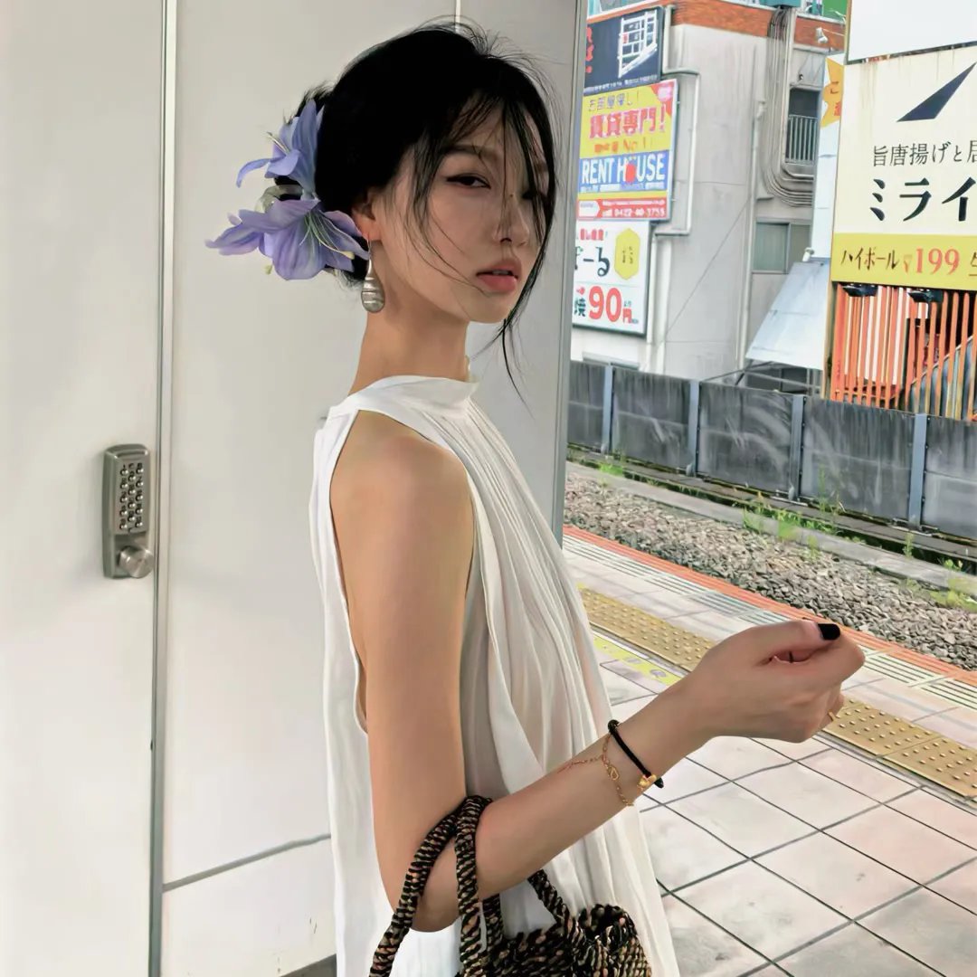 戴流苏耳环的少女 封面